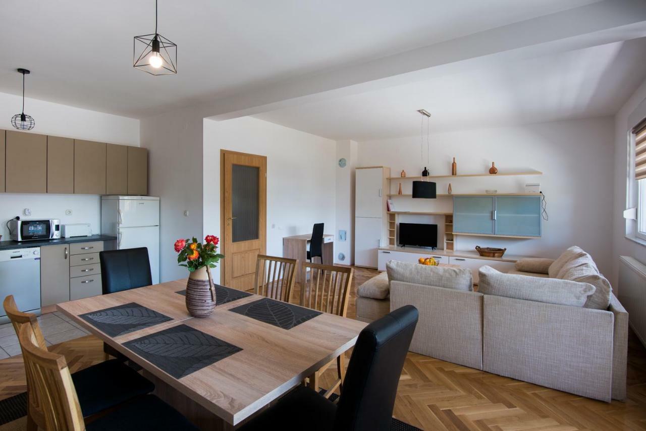 Seasons Apartmani Осієк Екстер'єр фото